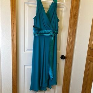 Jones Wear Green Ruched Asymmetrical Sundress